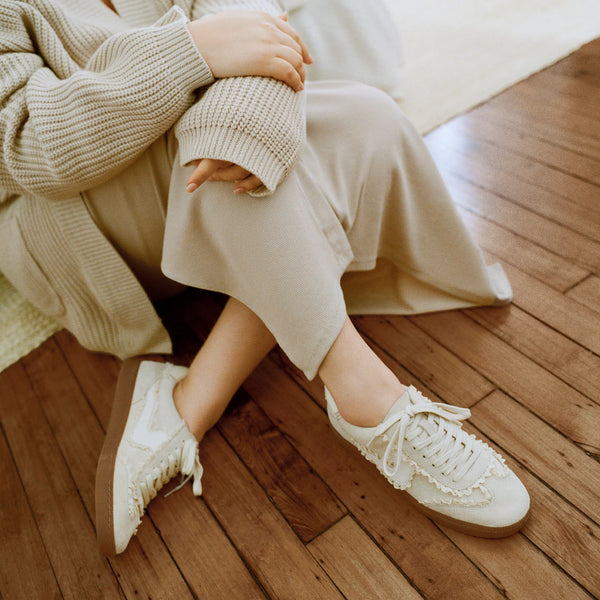 notice lace sneaker