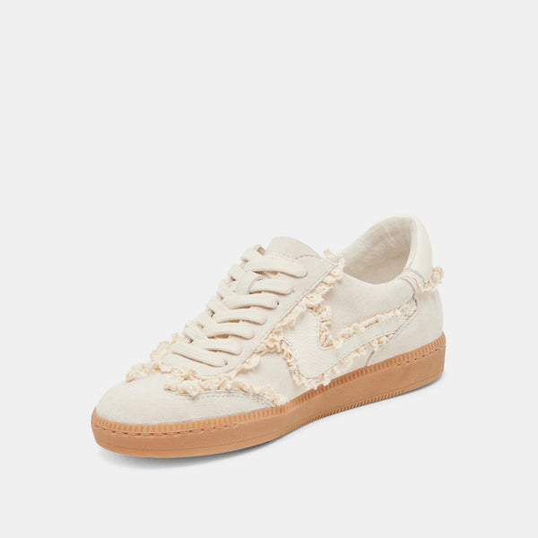 notice lace sneaker