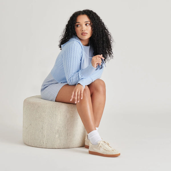 notice lace sneaker