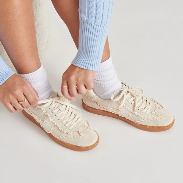 notice lace sneaker