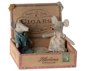 mum & dad cigar box