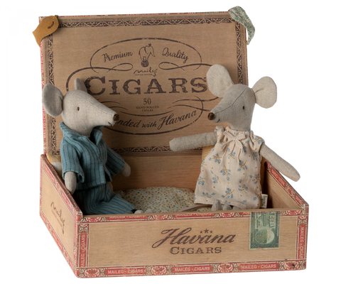 mum & dad cigar box