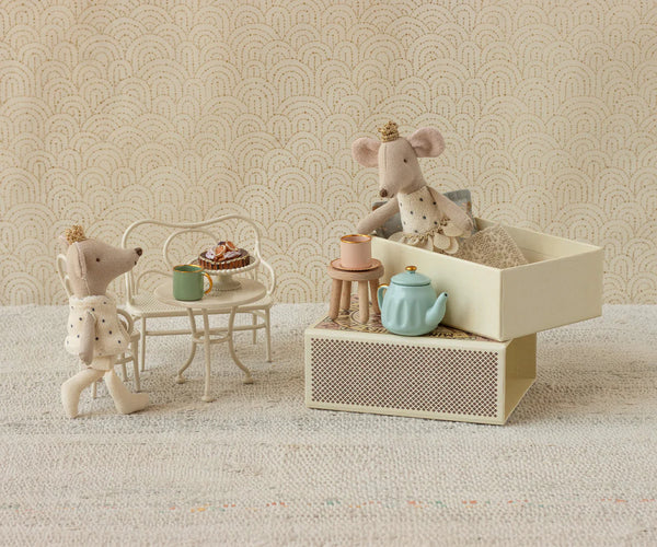 royal twins mice, little sister and brother in box