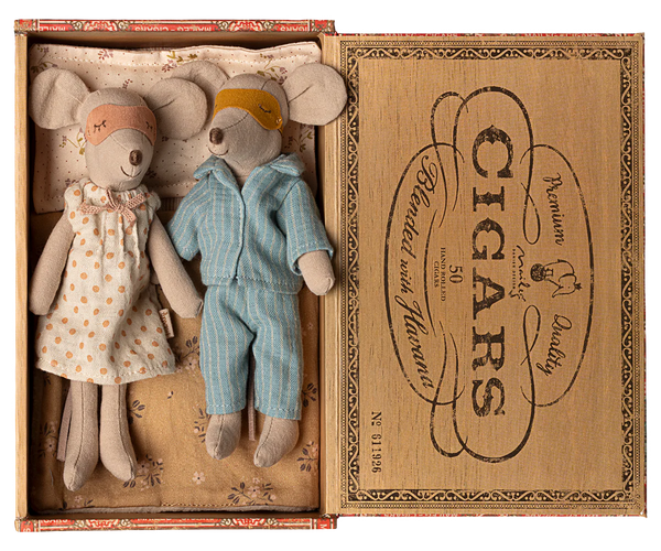 mum & dad cigar box