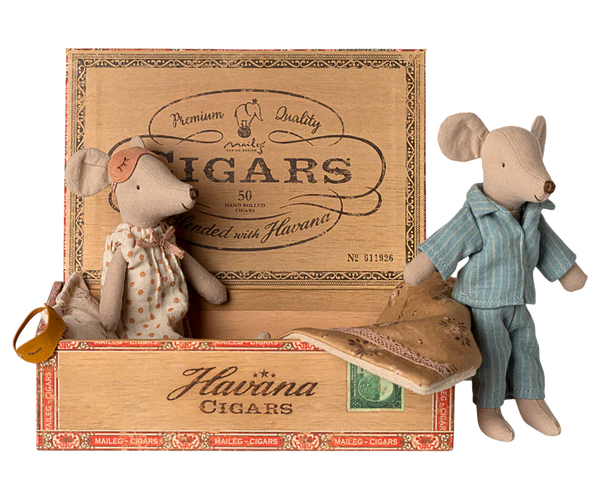 mum & dad cigar box