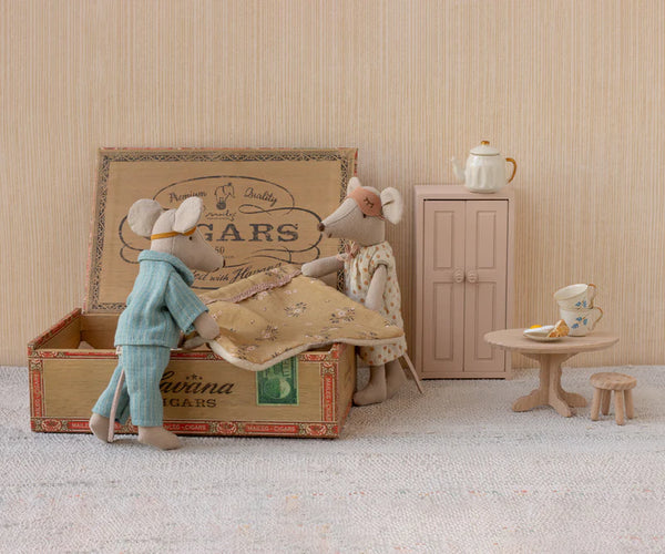mum & dad cigar box