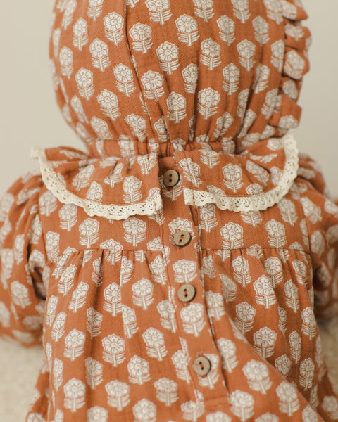 woven ruffle bonnet