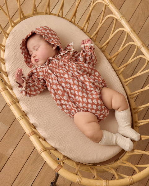woven ruffle bonnet