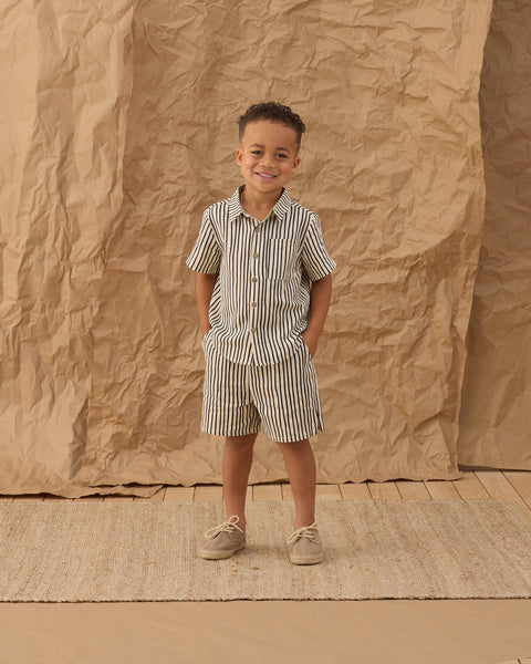collared short sleeve shirt